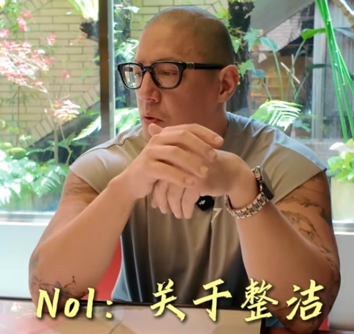 开云-蒋介石曾孙蒋友柏，这位49岁的男人晒出自己的家，甩出两条铁律